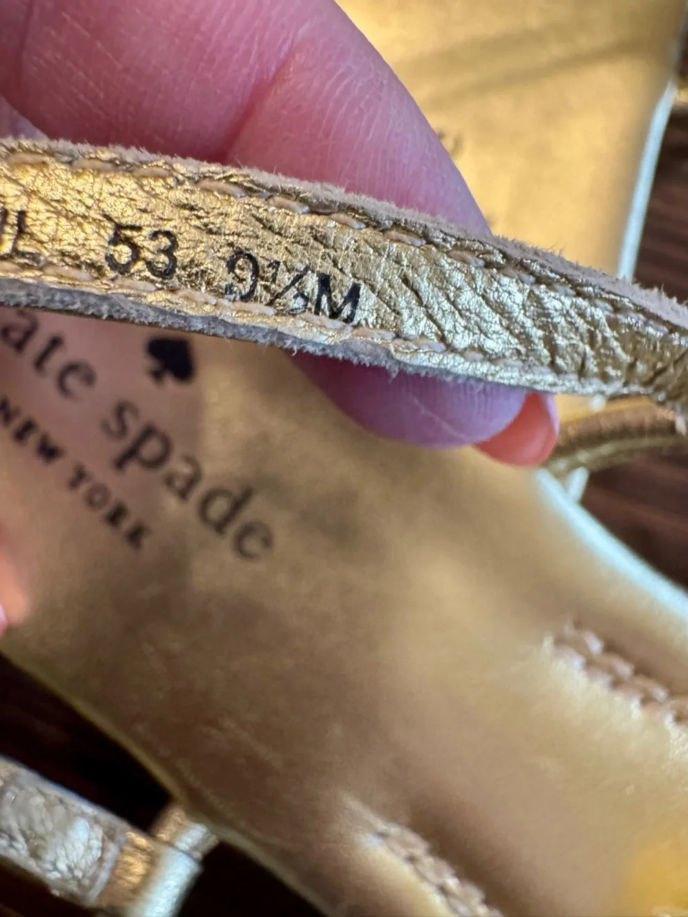 Kate Spade Tracie Metallic Gold Bow Toe-Loop Sandals Size 9.5 EUC